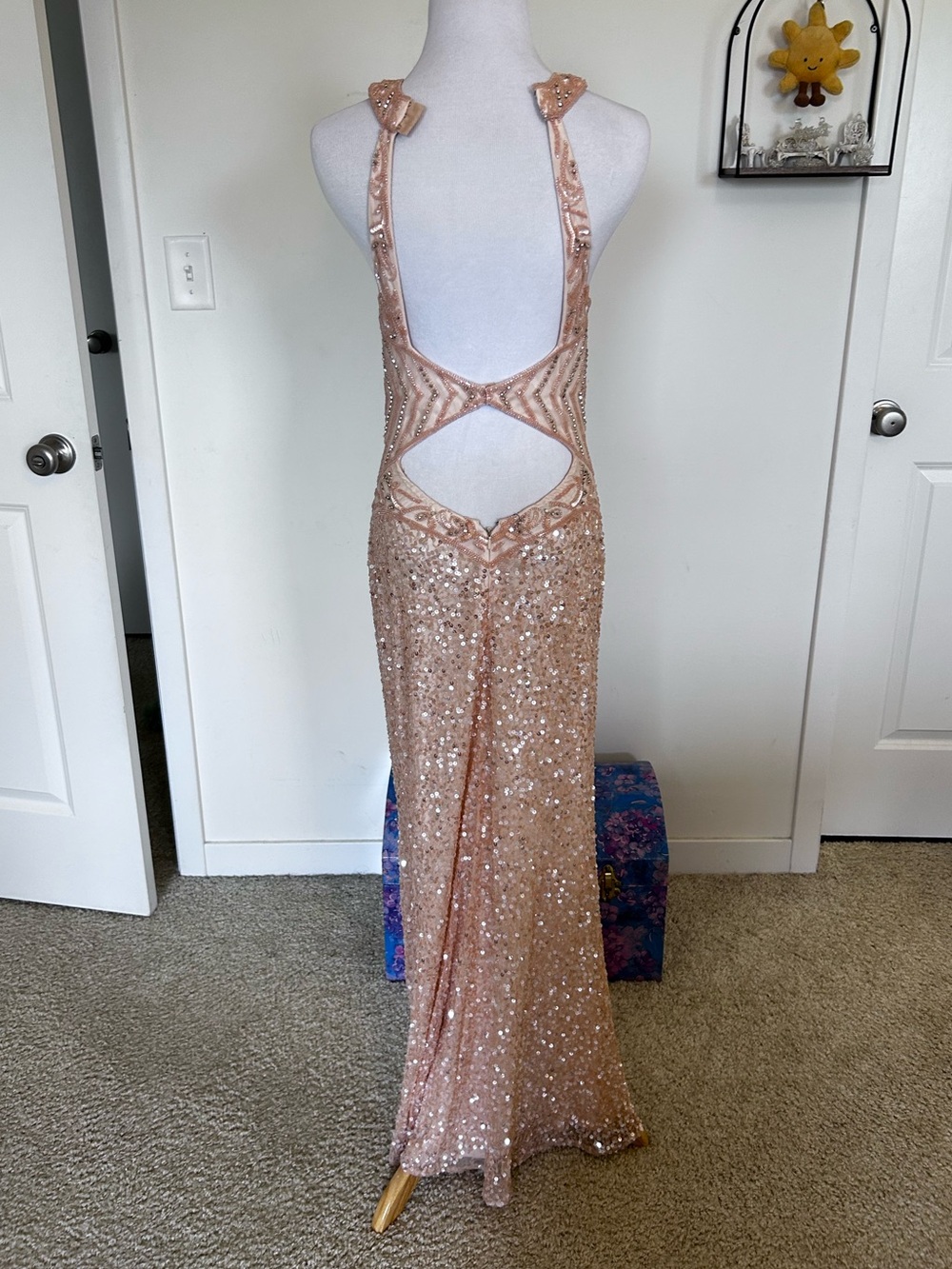 Camille La Vie Champagne Pink Sequin Beaded Formal Maxi Gown Size 4 - Picture 2 of 9